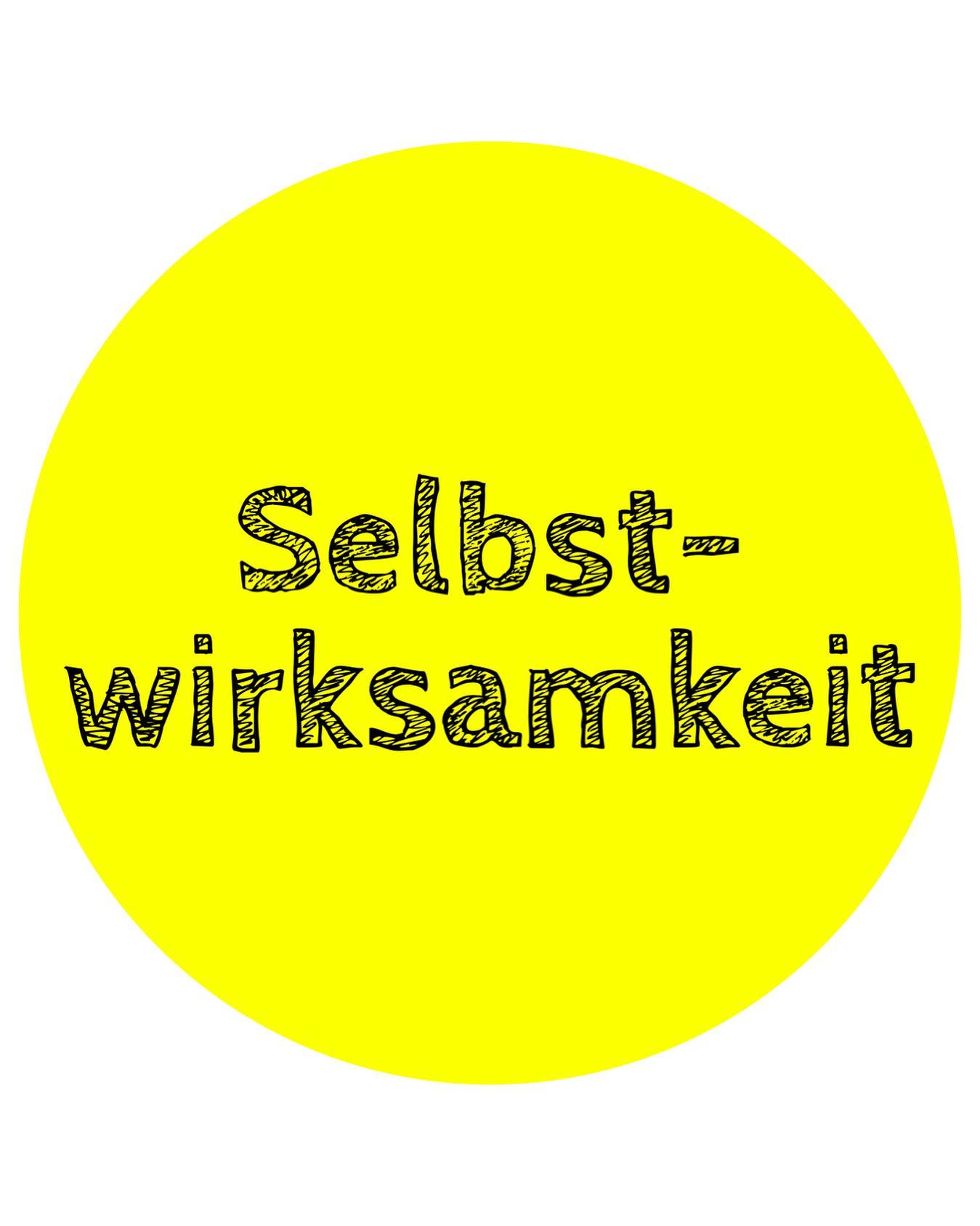 S E L B S T W I R K S A M K E I T Der dritte Wert, um den es gehen soll, ist die Selbstwirksamkeit.„Selbstwirksamkeit bedeutet, die innere Überzeugung zu haben, schwierige oder herausfordernde Situationen gut meistern zu können – und das aus eigener Kraft heraus.“ (AOK)Wer selbstwirksam ist, der*die geht selbstbewusster und optimistischer durchs Leben. Menschen haben demnach das Selbstvertrauen und die Überzeugung, dass ihre eigenen Kompetenzen und Fähigkeiten ausreichen, um gewünschte Ergebnisse zu erzielen. Die Grundlage einer künftigen Gesellschaft aus Gestalter*innen, die die großen Frage unserer Zeit nachhaltig und kreativ lösen können, ist die Selbstwirksamkeit. Schüler*innen müssen in der Schule die Erfahrung machen können, dass ihr Handeln einen Einfluss haben kann, dass sie wahr- und ernstgenommen werden und dass ihre Stimme Bedeutung hat. Solche Erfahrungen haben größte Relevanz für eine entscheidende Entwicklung, die die heranwachsenden jungen Menschen zu Bürger*innen macht, die nicht in Ohnmachts- oder Machtlosigkeitsgefühlen versinken und untätig bleiben, sondern sich beispielsweise der Klimakrise oder der Ungleichheit entschieden, bewusst und standhaft stellen mit der Überzeugung, dass sie Lösungen finden können. Nur jener Zustand wird eine aktive Gesellschaft hervorbringen, die aus der Zivilcourage heraus und mit kollektiver Intelligenz Lösungsstrategien entwickelt für jetzige und vielleicht auch uns noch unbekannte Probleme.