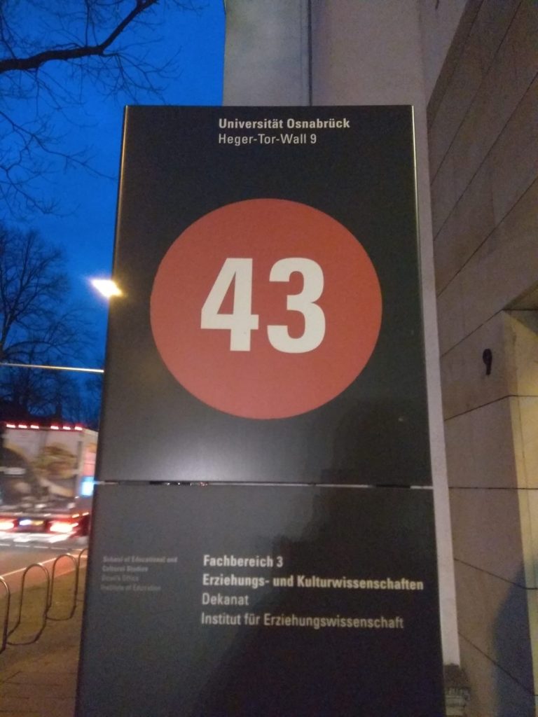 UNI EK Wall 01