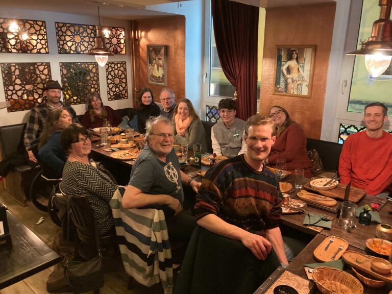 Mehr über den Artikel erfahren 16.03.2023 Geselliger Abend mit Margret Rasfeld und OSIA-Team im syrischen Mosaik-Restaurant